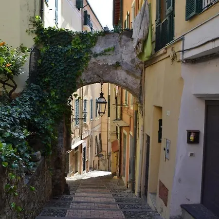 Casa Rosa Lucia Con Parcheggio アパート サンレモ