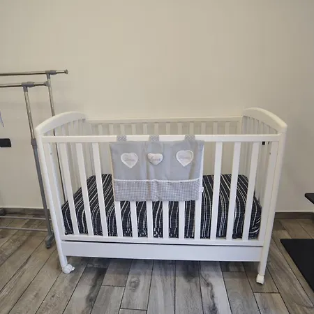 Casa Rosa Lucia Con Parcheggio * サンレモ