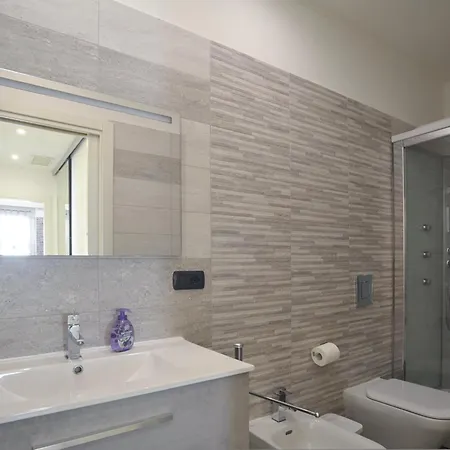 Casa Rosa Lucia Con Parcheggio * サンレモ