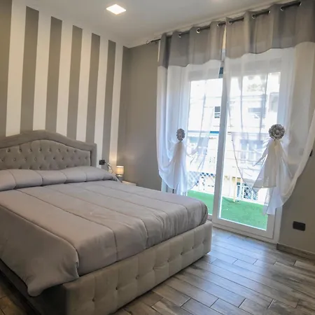 Casa Rosa Lucia Con Parcheggio サンレモ